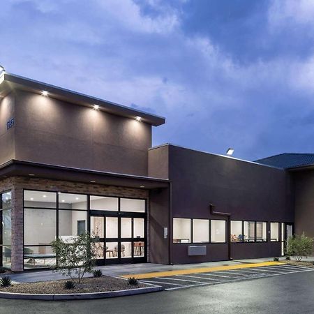 Ramada By Wyndham Modesto Yosemite Area Exterior foto