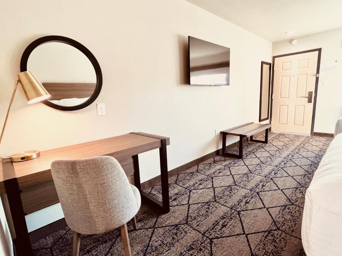 Ramada By Wyndham Modesto Yosemite Area Exterior foto