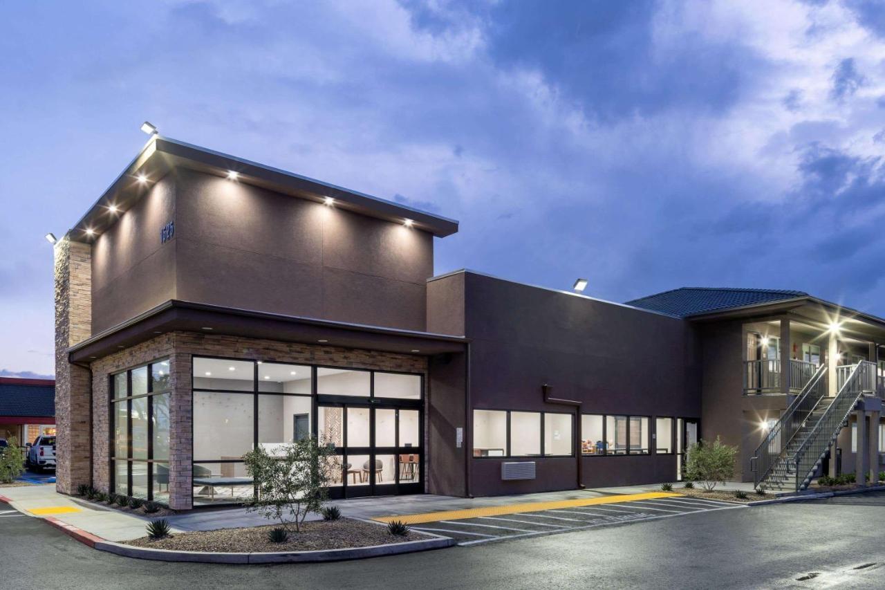 Ramada By Wyndham Modesto Yosemite Area Exterior foto