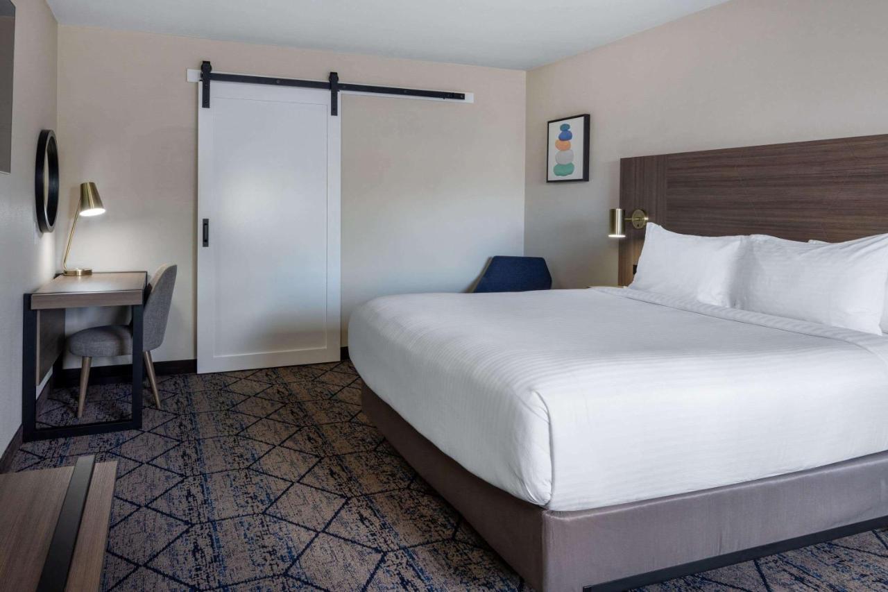 Ramada By Wyndham Modesto Yosemite Area Exterior foto