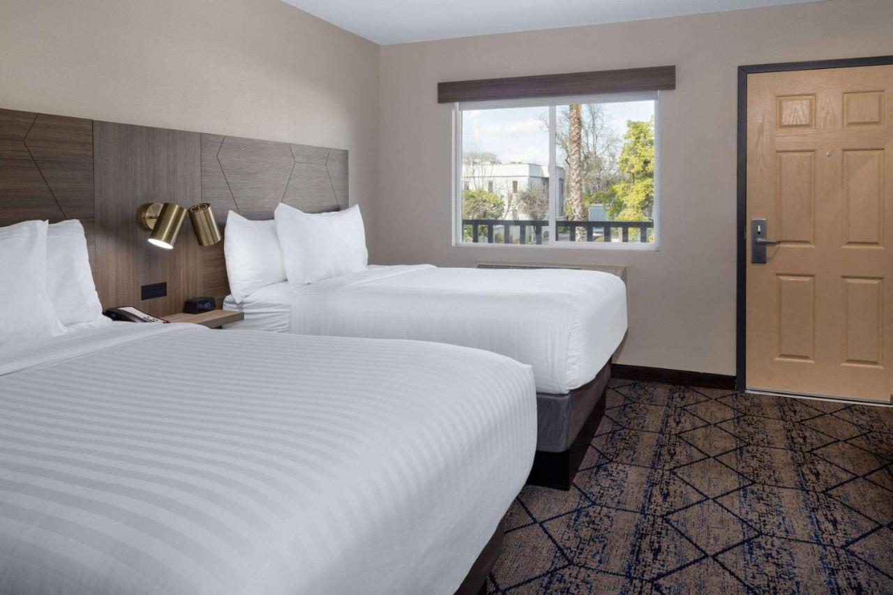 Ramada By Wyndham Modesto Yosemite Area Exterior foto