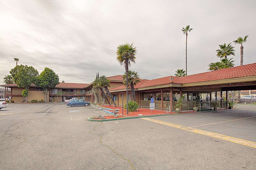 Ramada By Wyndham Modesto Yosemite Area Exterior foto