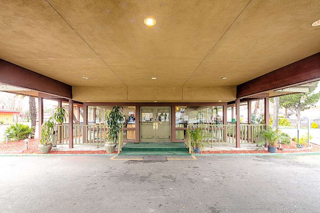 Ramada By Wyndham Modesto Yosemite Area Exterior foto