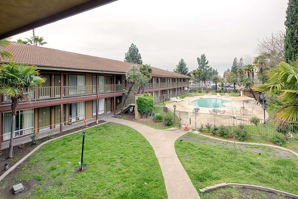 Ramada By Wyndham Modesto Yosemite Area Exterior foto