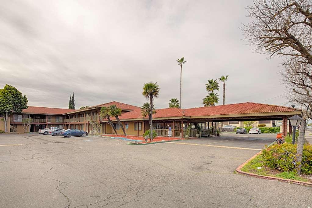 Ramada By Wyndham Modesto Yosemite Area Exterior foto